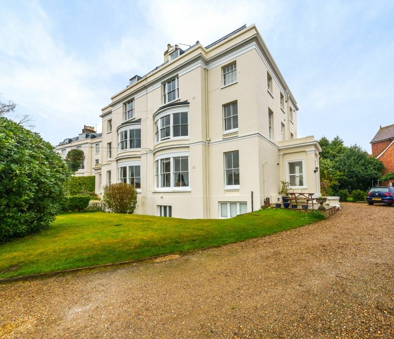 2 bedroom Flat for sale in Grove Hill Gardens, Tunbridge Wells