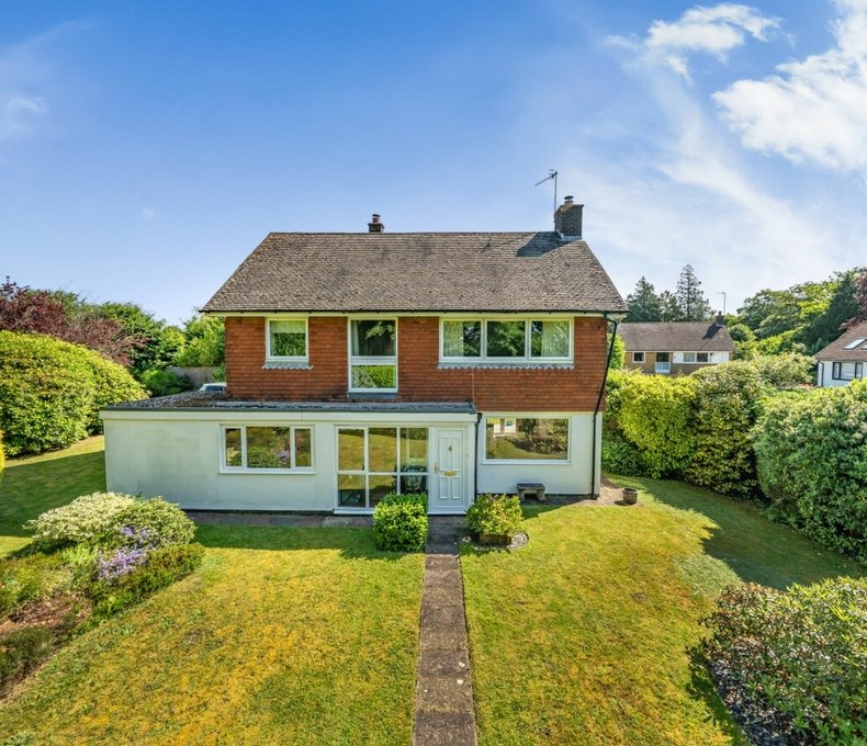 4 Bedroom House For Sale In Shandon Close, Tunbridge Wells 